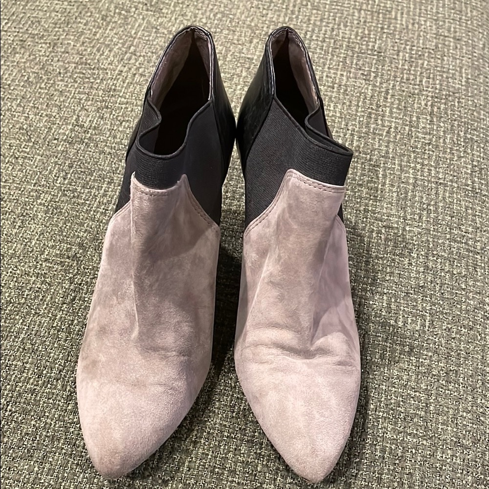 Vince Camuto grey/black leather Ankle Boots (sz 8)